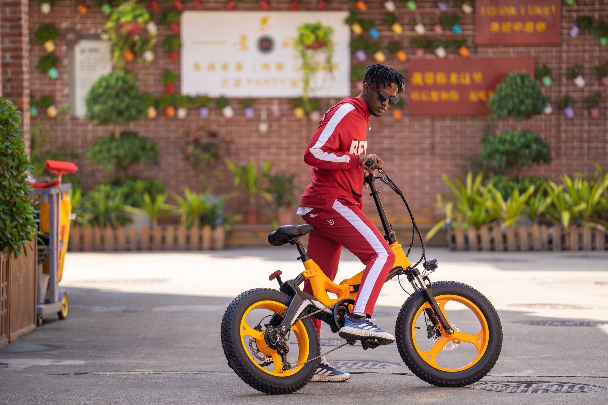MIHOGO NX Folding E-Bike – Built for City Commutes & Weekend Adventures - MIHOGO EU