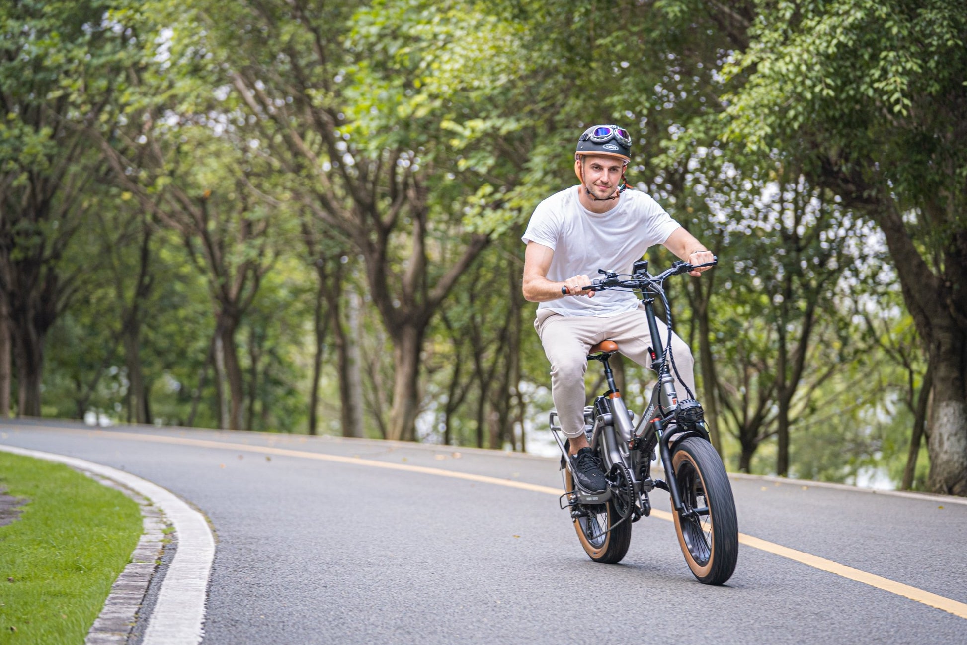 MIHOGO ONE | Retro Fat Tire Folding E-Bike for Urban Commuters - MIHOGO EU